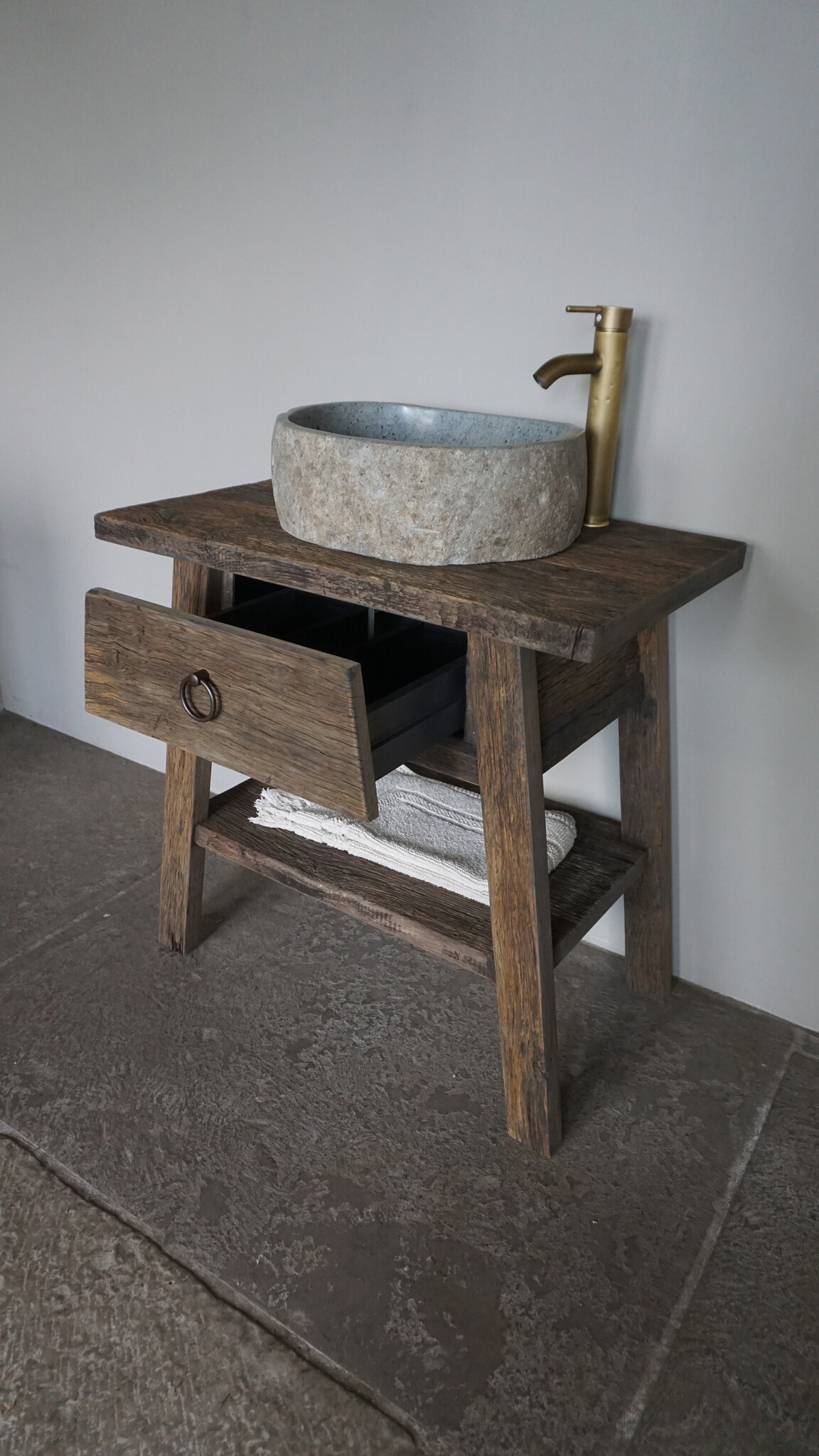 Rene Houtman Toiletmeubel Noud Small | Oud Eikenhouten Wagonplanken