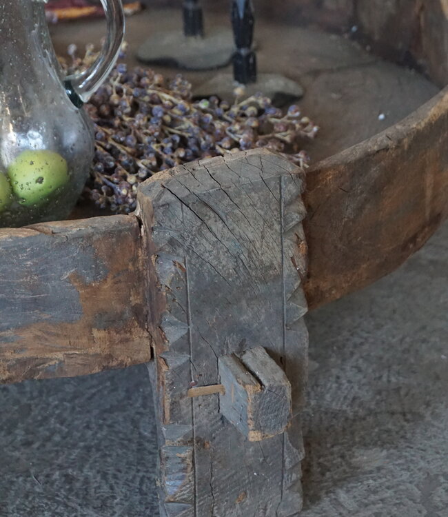Rene Houtman Chakki Tafel XL | Oud Hout | H30 x D95 cm