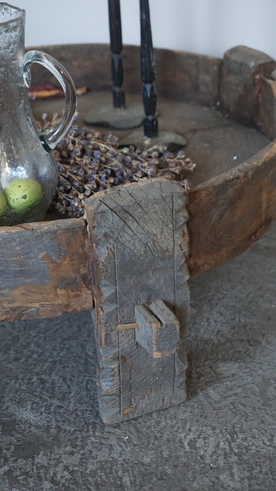 Rene Houtman Chakki Tafel XL | Oud Hout | H30 x D95 cm
