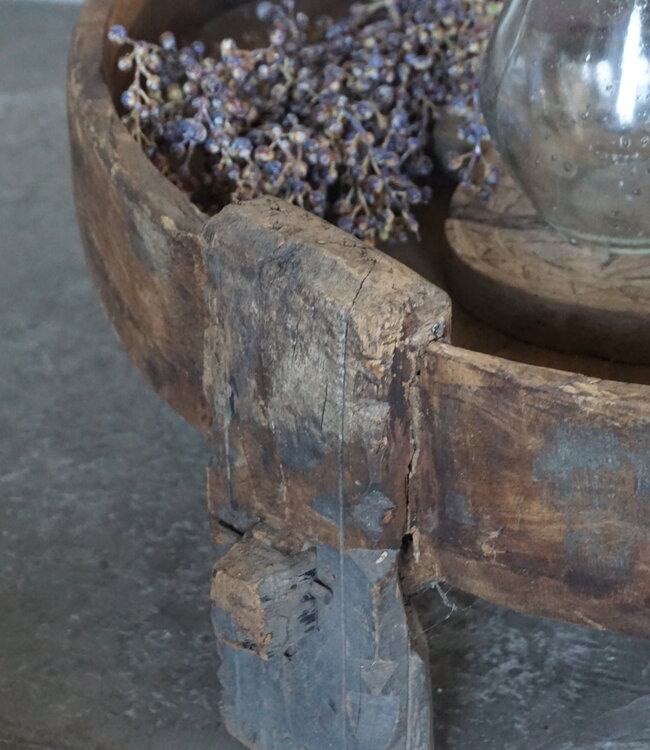 Rene Houtman Chakki Tafel XL | Oud Hout | H30 x D95 cm
