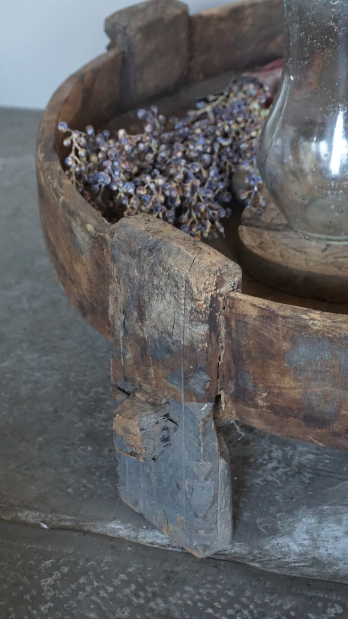 Rene Houtman Chakki Tafel XL | Oud Hout | H30 x D95 cm