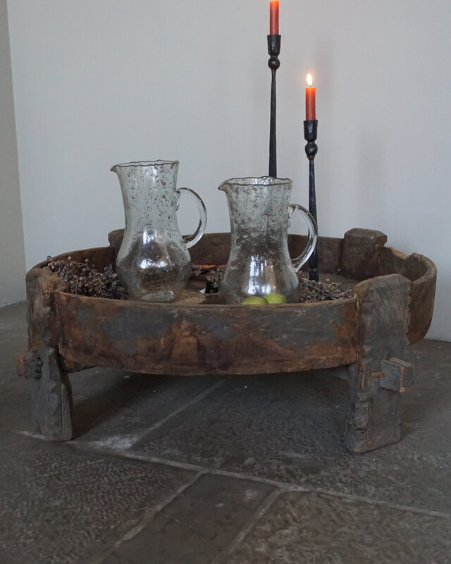 Rene Houtman Chakki Tafel XL | Oud Hout | H30 x D95 cm