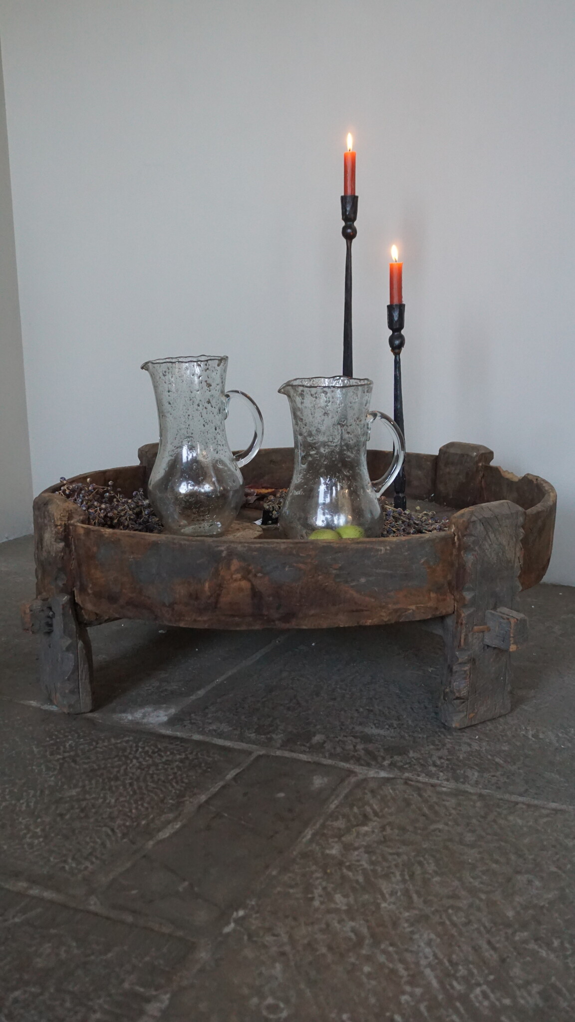 Rene Houtman Chakki Tafel XL | Oud Hout | H30 x D95 cm