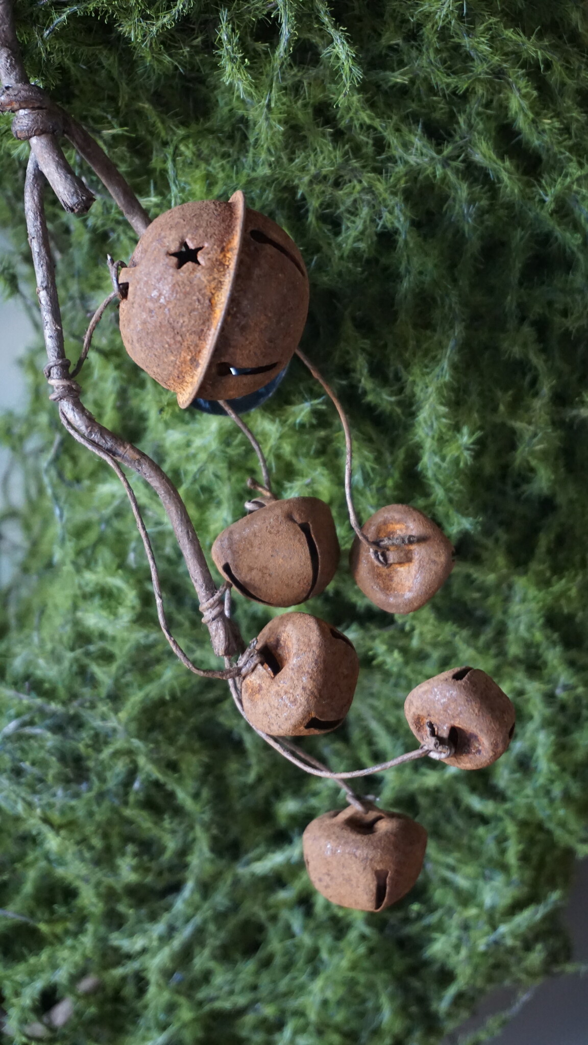 Rene Houtman Decoratieve Rustieke Kersttak Met Bellen | L30 cm