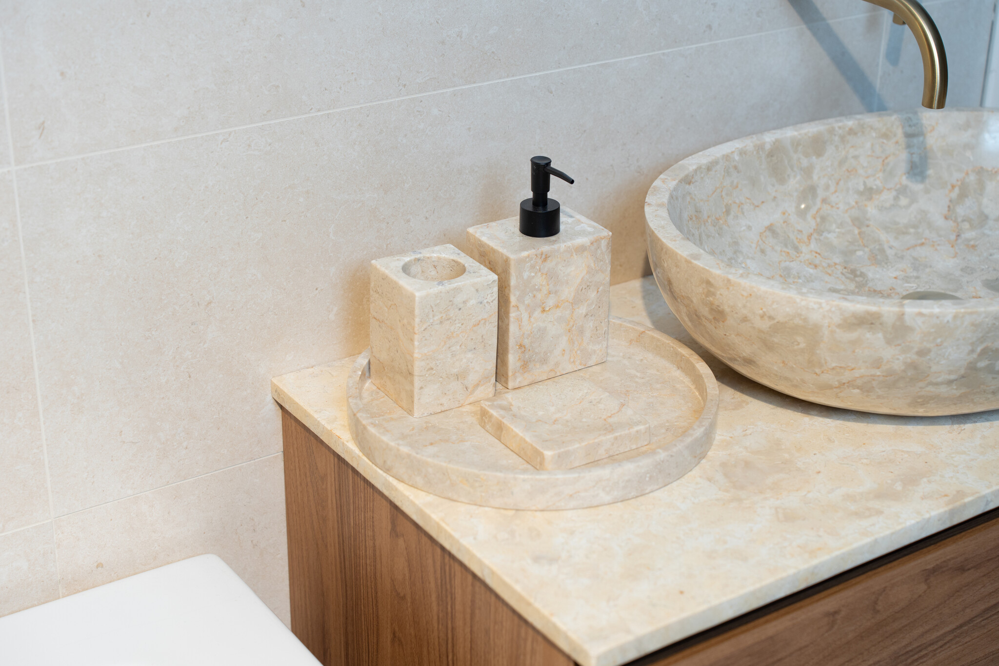 Loutro Bathroomware Badkamerset Met Zeeppompje | Marmer | 3 Kleuren