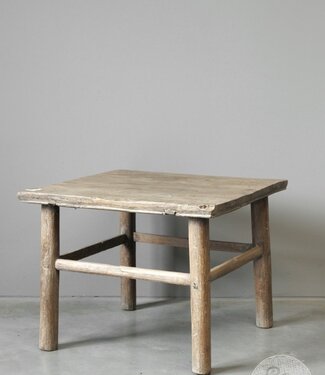 Be-Uniq Oude Bijzettafel | China | H50 x B64 x D62 cm