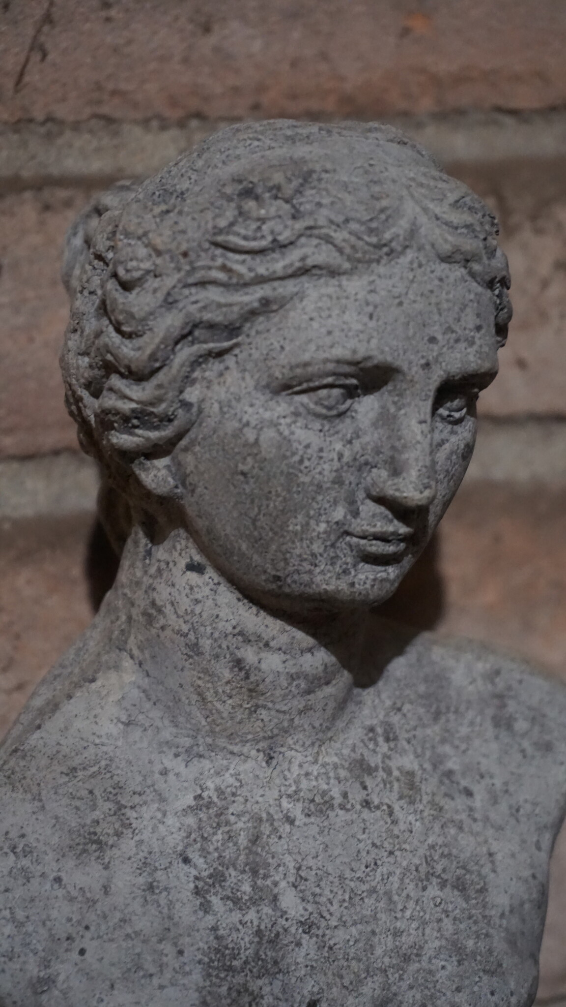 Il Cupido Borstbeeld | Beton | H39 x B12 x D7 cm