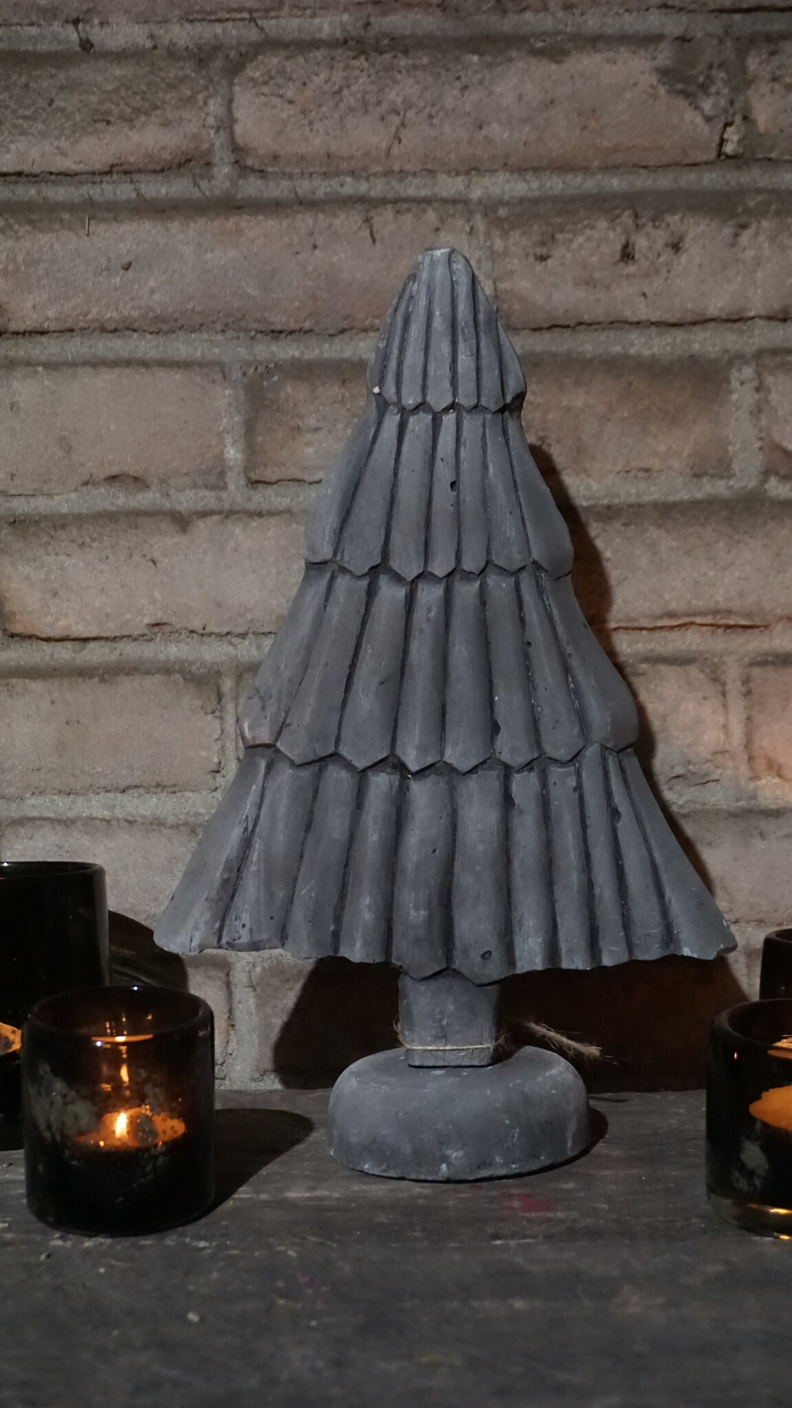 Rene Houtman Kerstboom | Beton | H35 x B33 x D10 cm