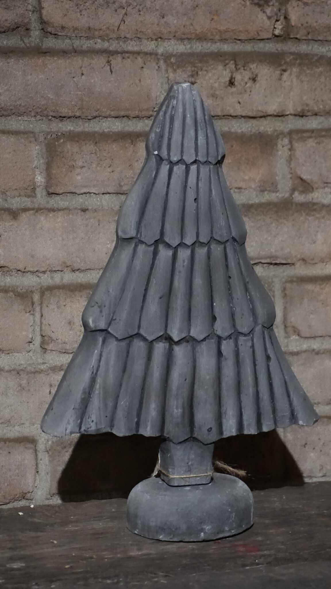 Rene Houtman Kerstboom | Beton | H35 x B33 x D10 cm