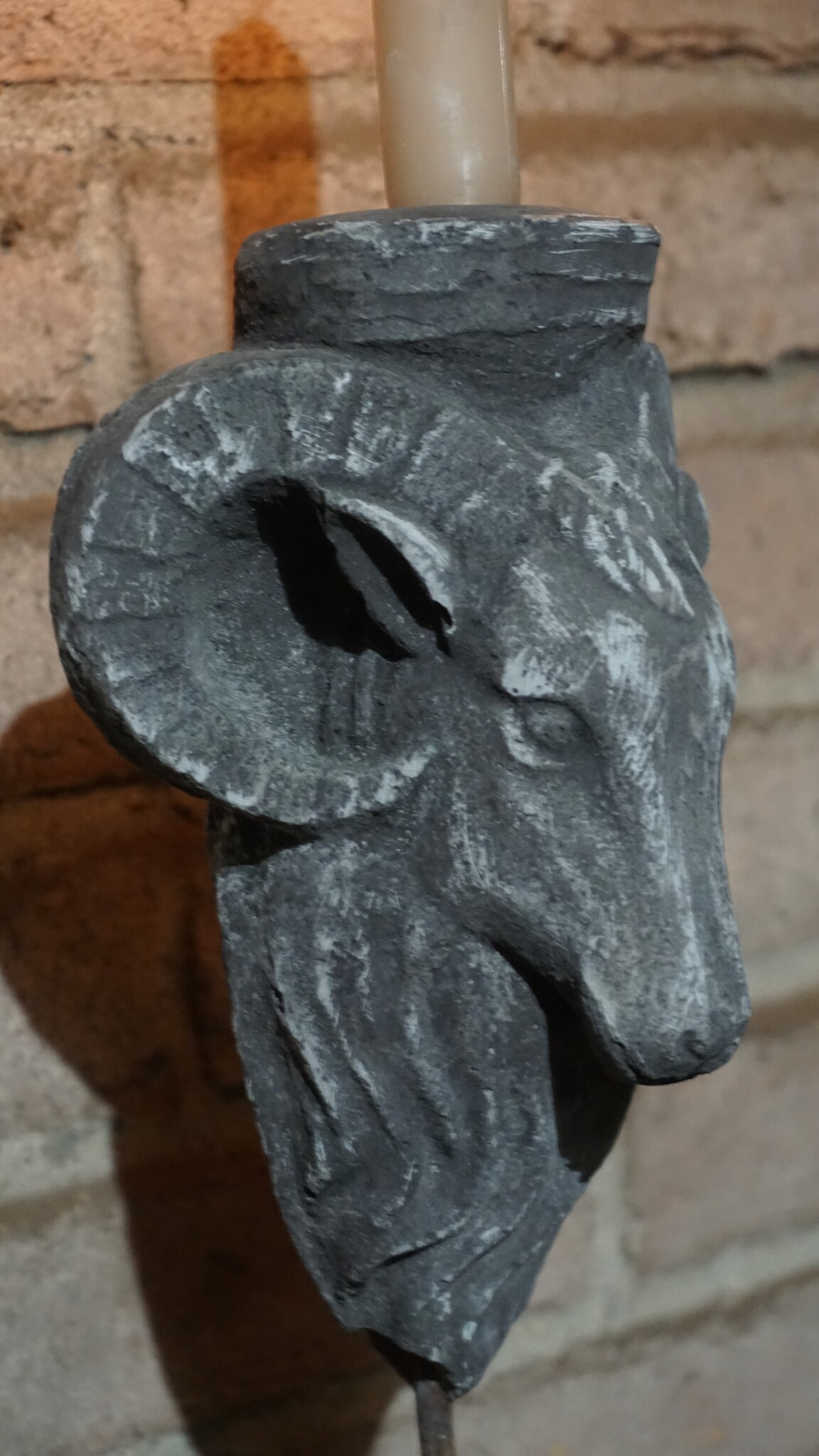 Rene Houtman Ramskop Op Poot Met Kaarsenhouder | H36xB10xD10 cm