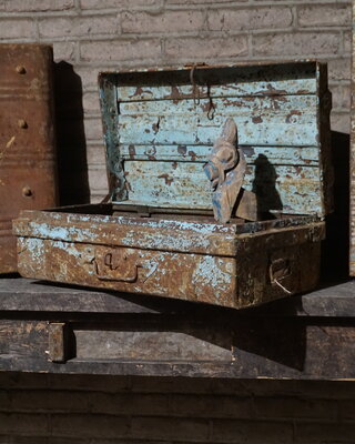 Rene Houtman Antieke Metalen Koffer | H21 x B59 x D32 cm