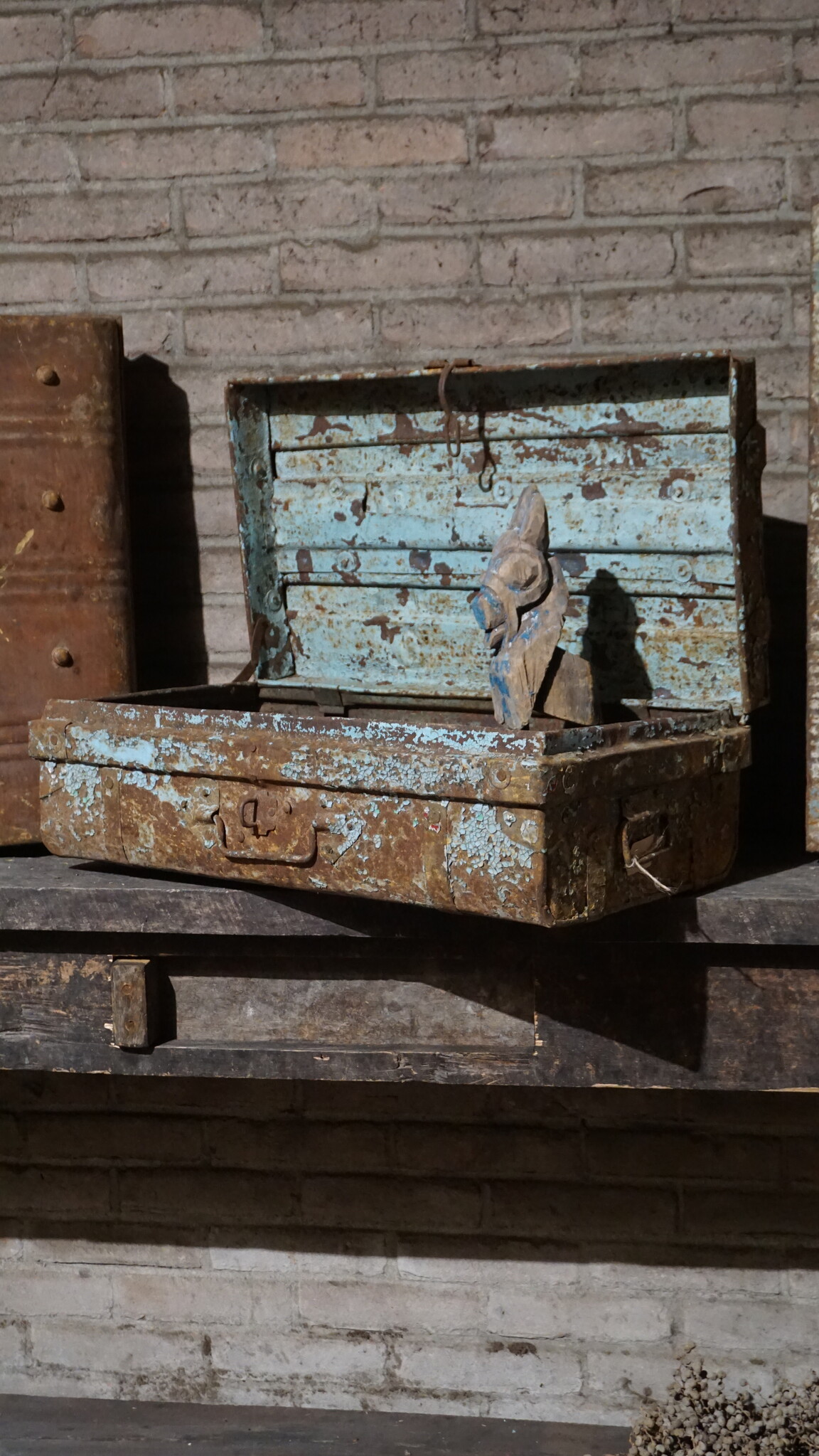 Rene Houtman Antieke Metalen Koffer | H21 x B59 x D32 cm