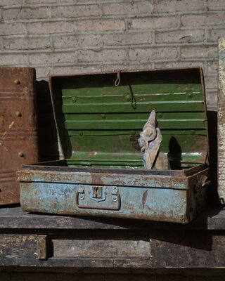 Rene Houtman Antieke Metalen Koffer | H24 x B61 x D36 cm