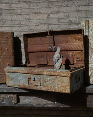 Rene Houtman Antieke Metalen Koffer | H26 x B66 x D35 cm