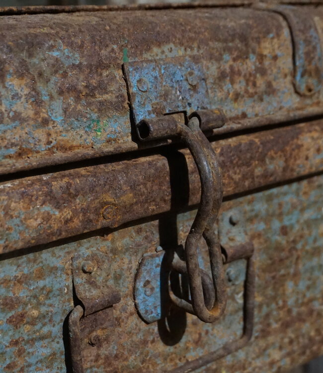 Rene Houtman Antieke Metalen Koffer | H26 x B66 x D35 cm