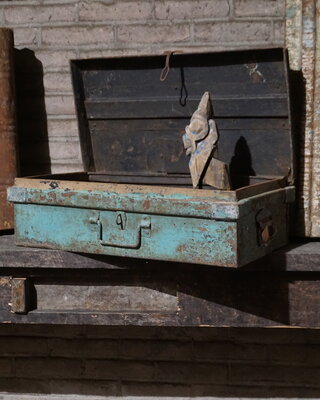 Rene Houtman Antieke Metalen Koffer | H22 x B59 x D32 cm