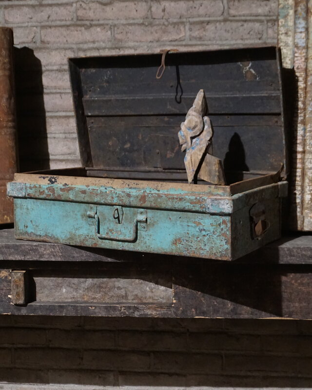 Rene Houtman Antieke Metalen Koffer | H22 x B59 x D32 cm