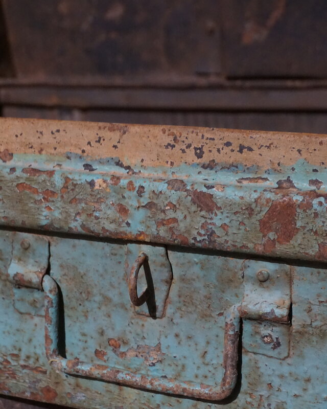 Rene Houtman Antieke Metalen Koffer | H22 x B59 x D32 cm