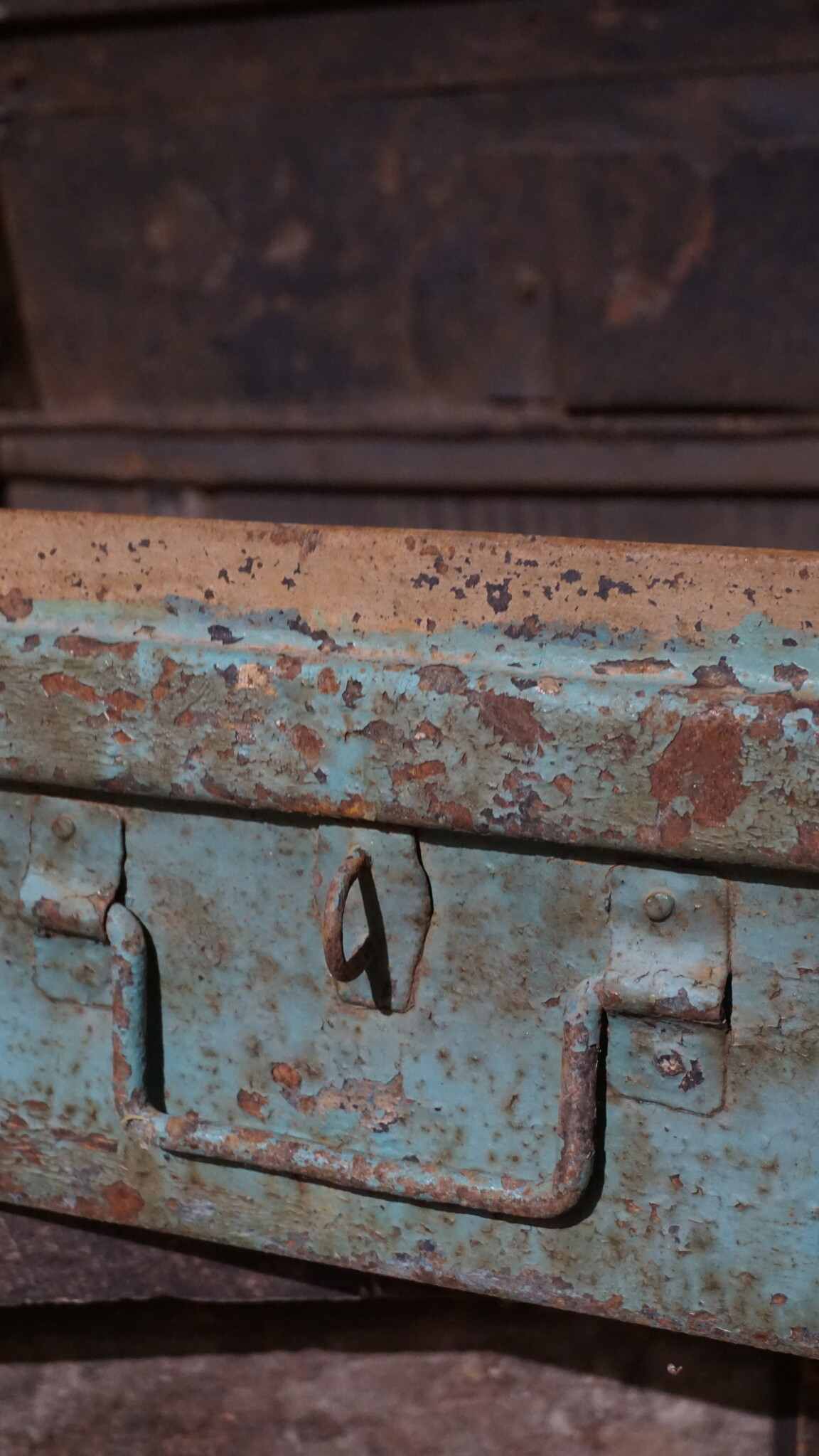Rene Houtman Antieke Metalen Koffer | H22 x B59 x D32 cm