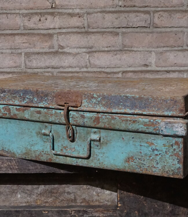 Rene Houtman Antieke Metalen Koffer | H22 x B59 x D32 cm