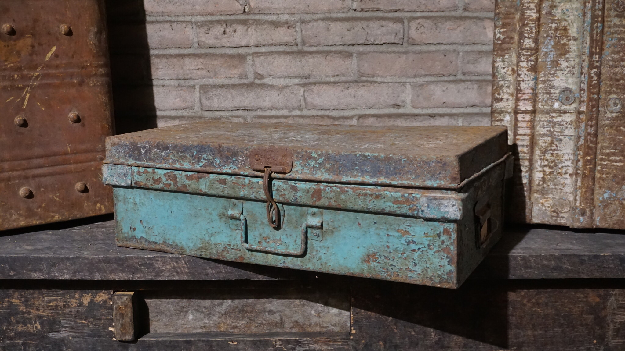 Rene Houtman Antieke Metalen Koffer | H22 x B59 x D32 cm