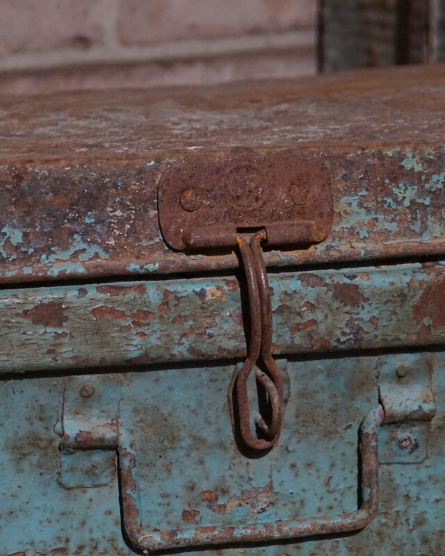 Rene Houtman Antieke Metalen Koffer | H22 x B59 x D32 cm