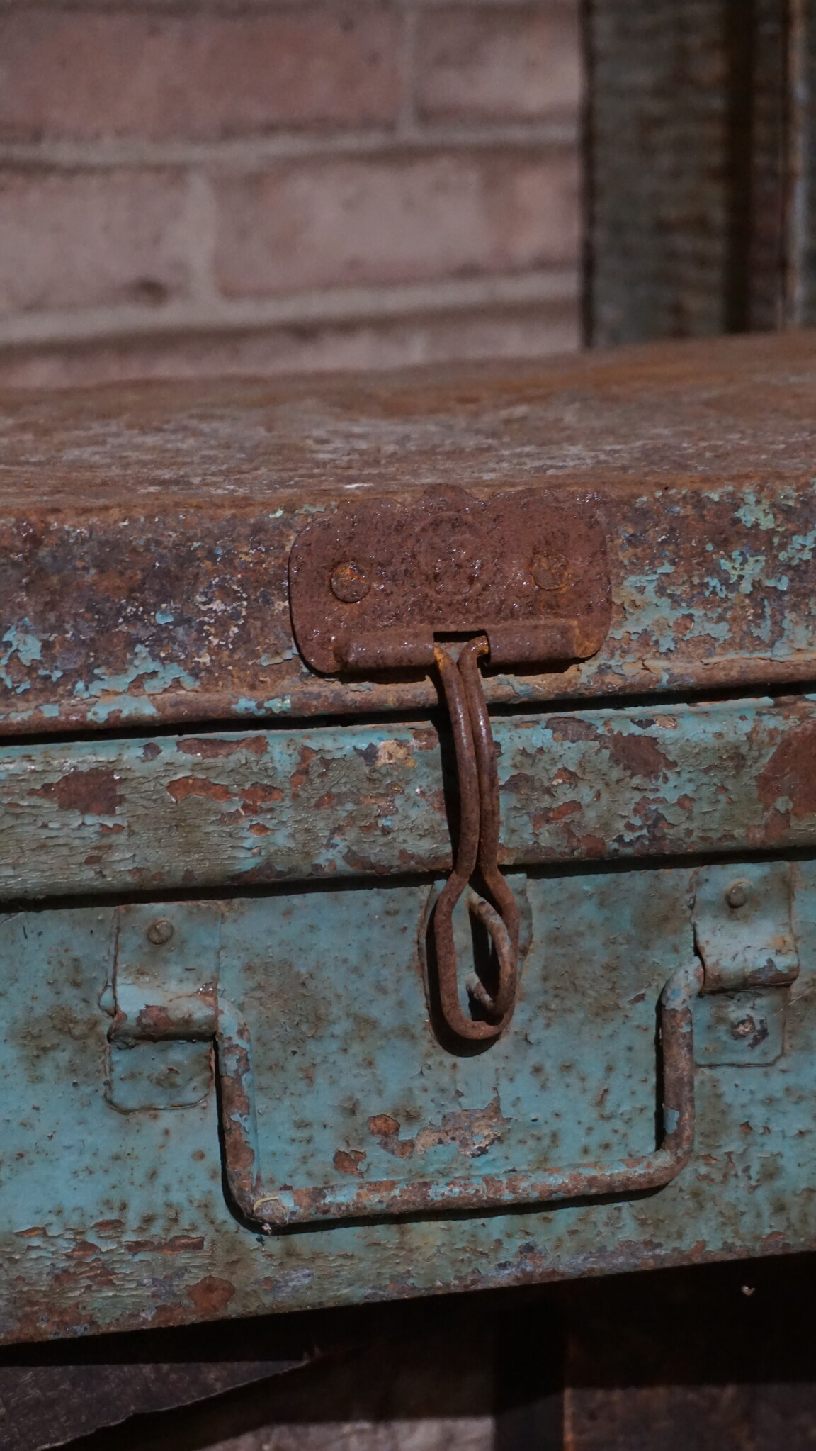 Rene Houtman Antieke Metalen Koffer | H22 x B59 x D32 cm