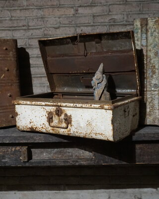 Rene Houtman Antieke Metalen Koffer | H25 x B61 x D36 cm