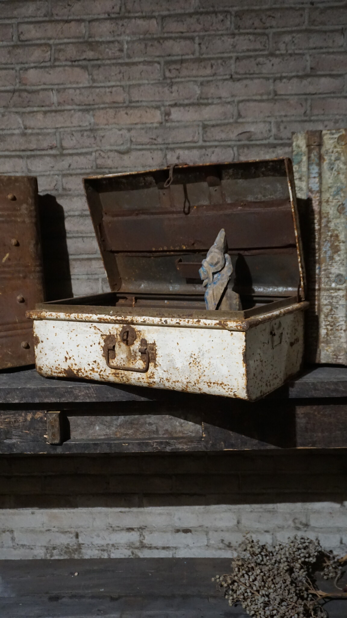 Rene Houtman Antieke Metalen Koffer | H25 x B61 x D36 cm
