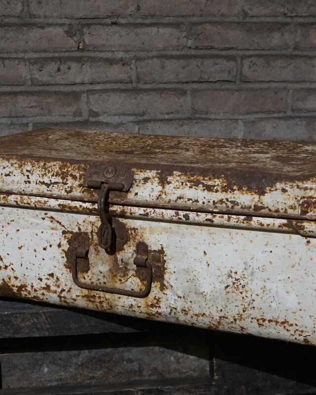 Rene Houtman Antieke Metalen Koffer | H25 x B61 x D36 cm