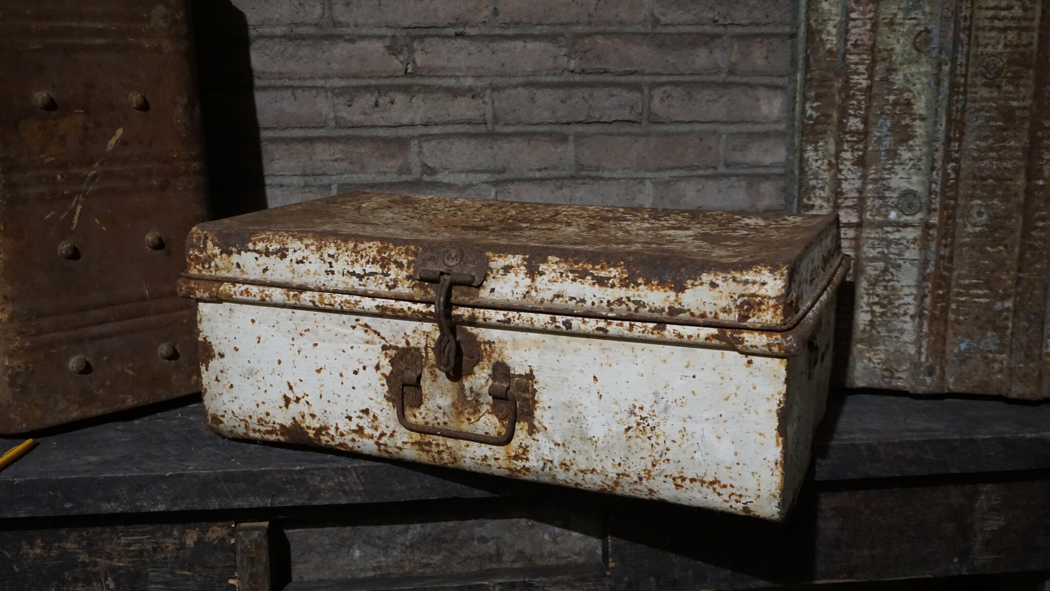 Rene Houtman Antieke Metalen Koffer | H25 x B61 x D36 cm