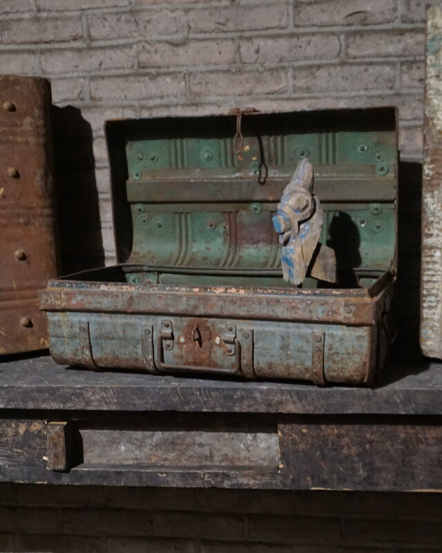 Rene Houtman Antieke Metalen Koffer | H22 x B59 x D30 cm