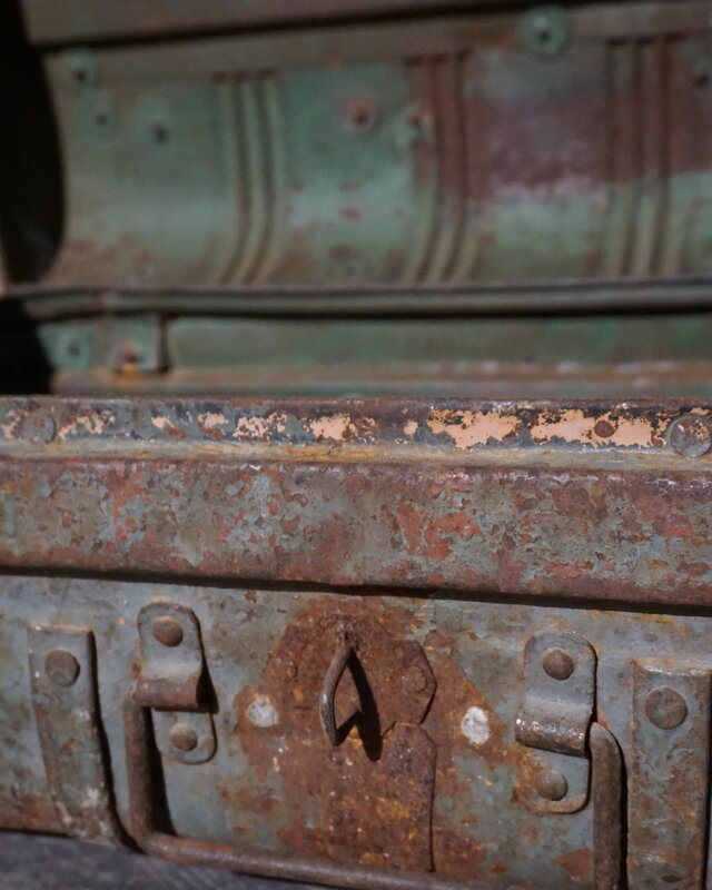 Rene Houtman Antieke Metalen Koffer | H22 x B59 x D30 cm