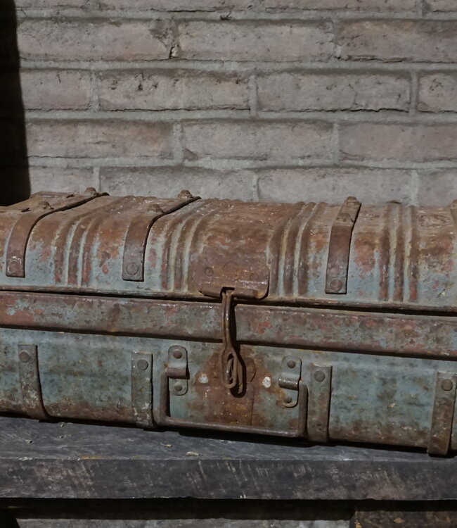 Rene Houtman Antieke Metalen Koffer | H22 x B59 x D30 cm