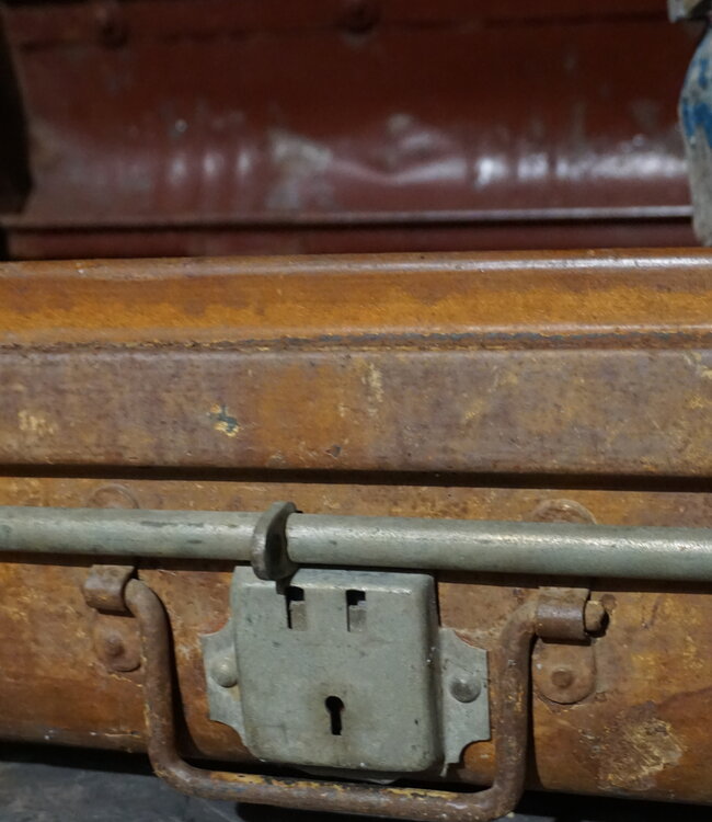 Rene Houtman Antieke Metalen Koffer | H22 x B56 x D31 cm