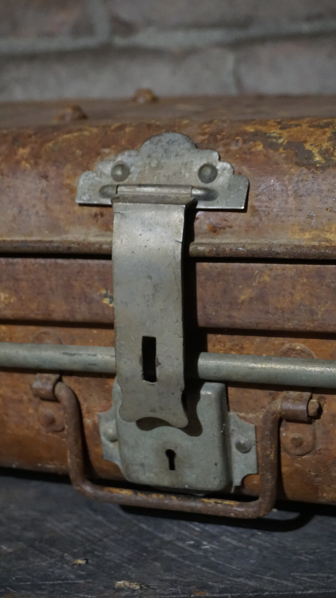 Rene Houtman Antieke Metalen Koffer | H22 x B56 x D31 cm