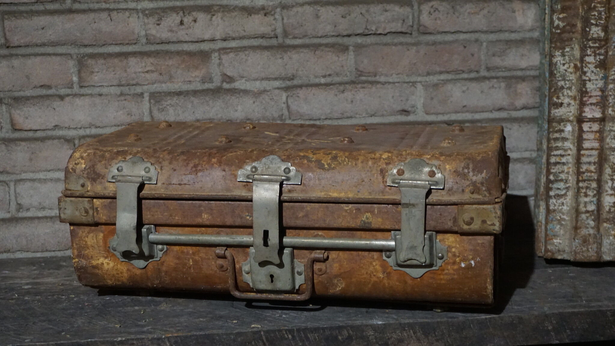 Rene Houtman Antieke Metalen Koffer | H22 x B56 x D31 cm