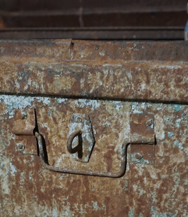 Rene Houtman Antieke Metalen Koffer | H26 x B64 x D33 cm