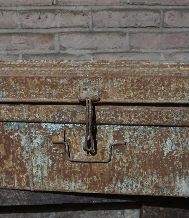 Rene Houtman Antieke Metalen Koffer | H26 x B64 x D33 cm
