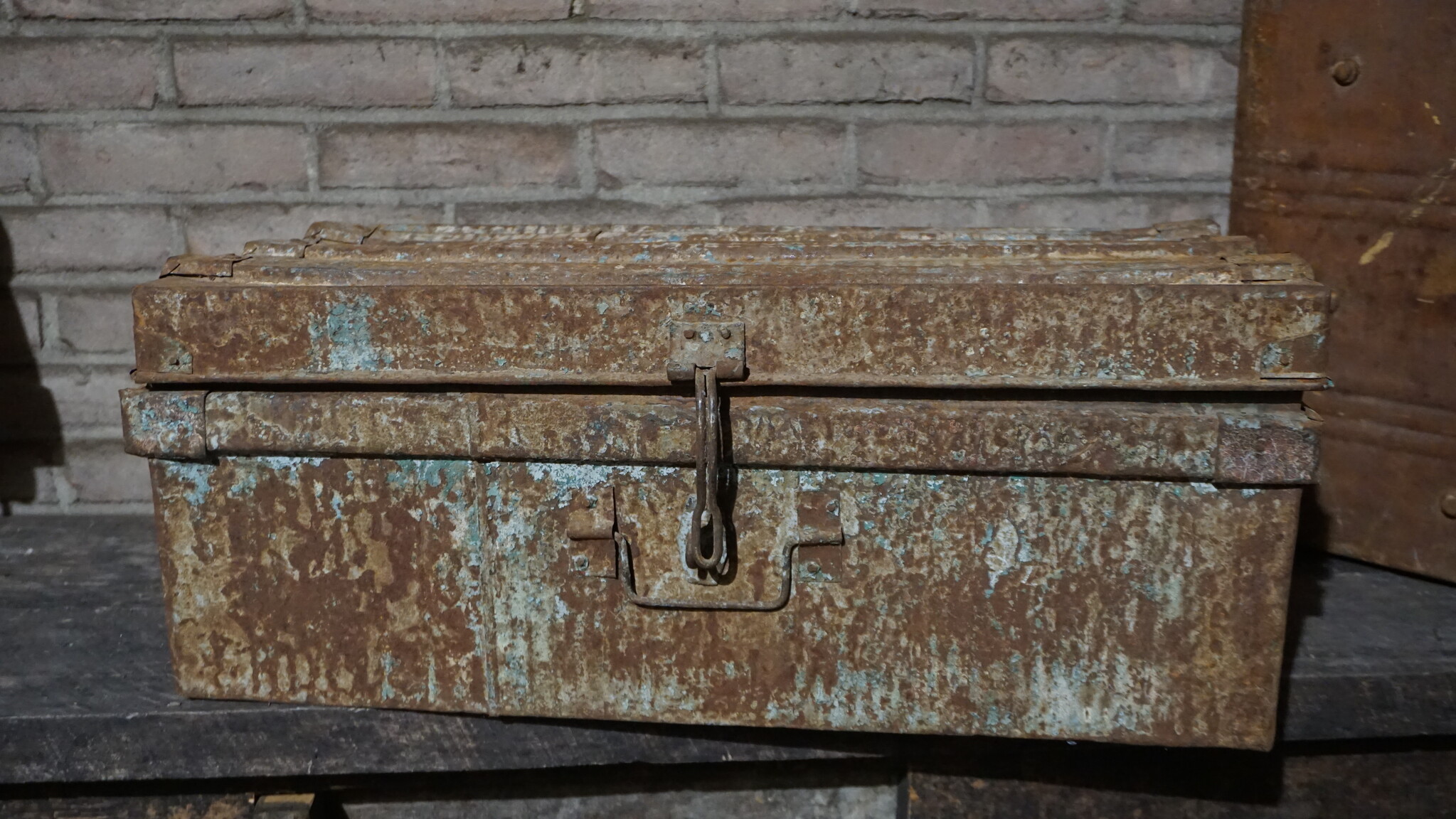Rene Houtman Antieke Metalen Koffer | H26 x B64 x D33 cm