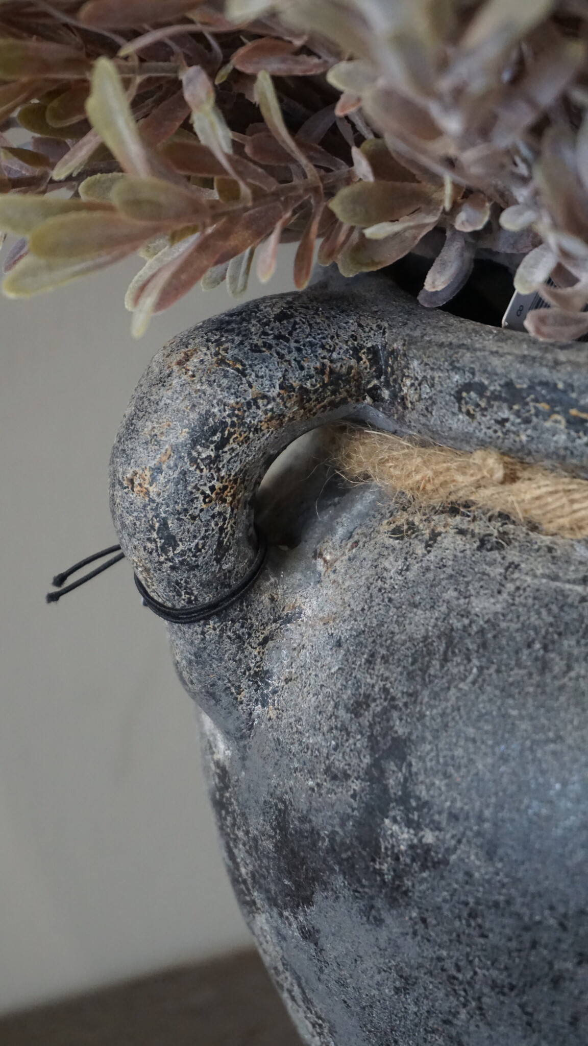 Brynxz Plantenbak Twee Oren Met Touw Basalt | H27xB21 cm