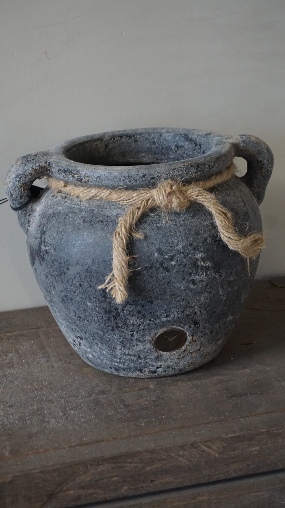 Brynxz Plantenbak Twee Oren Met Touw Basalt | H27xB21 cm