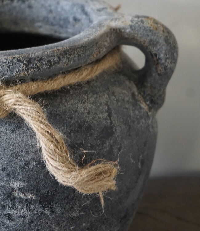 Brynxz Plantenbak Twee Oren Met Touw Basalt | H27xB21 cm