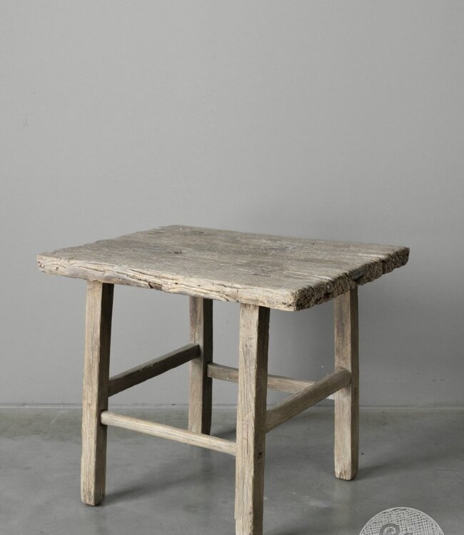 Be-Uniq Oude Bijzettafel | China | H51 x B60 x D48 cm