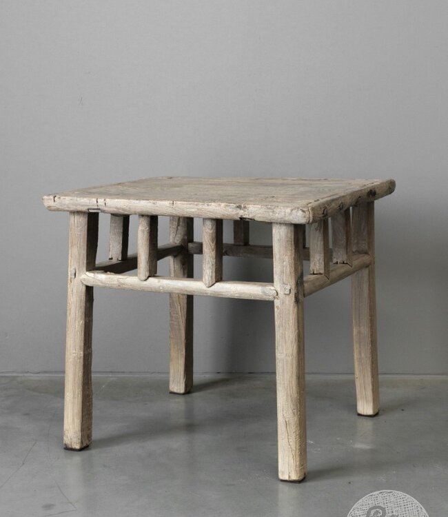 Be-Uniq Oude Bijzettafel | China | H55xB60xD57 cm