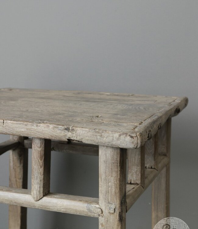 Be-Uniq Oude Bijzettafel | China | H55xB60xD57 cm