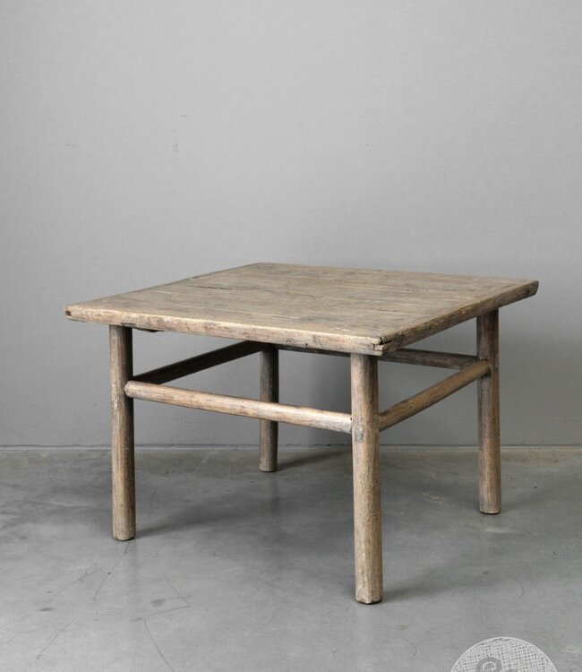 Be-Uniq Oude Bijzettafel | China | H48xB69xD65 cm