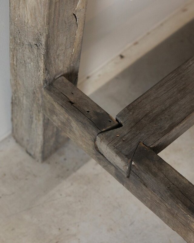 Be-Uniq Sidetable Organisch | Oud Hout | H85xB143xD44 cm