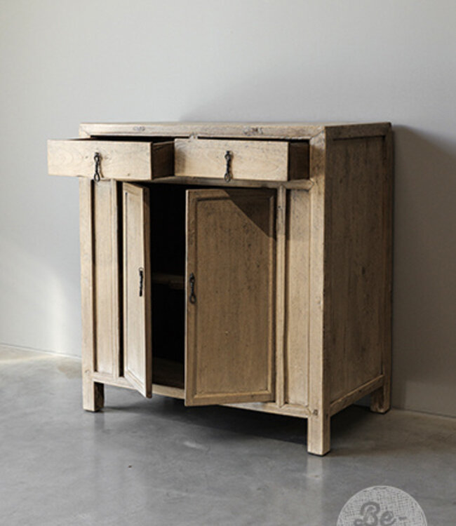 Be-Uniq Oud Kastje | China | H87 x B78 x D45 cm