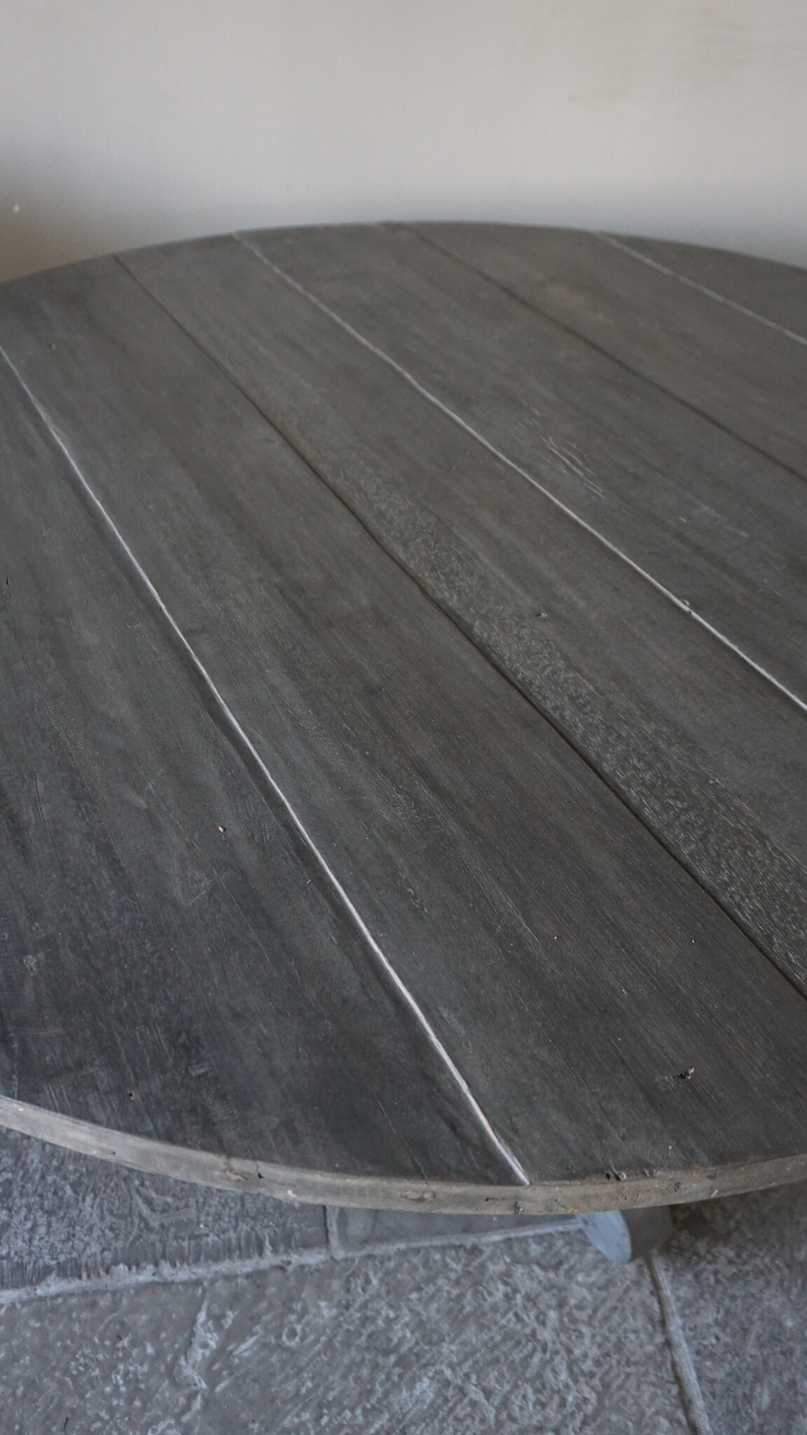 Rene Houtman Ronde Tafel | Grijs | Hout | H77 x D140 cm